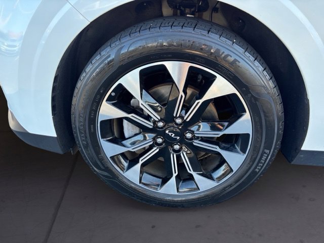 Certified 2024 Kia Carnival EX FWD image 9