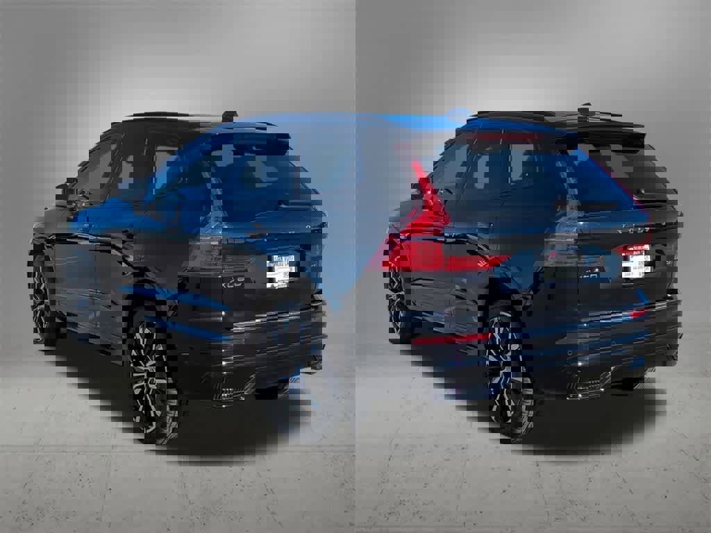 Used 2024 Volvo XC60 B5 Plus w/ Protection Package Premier image 4