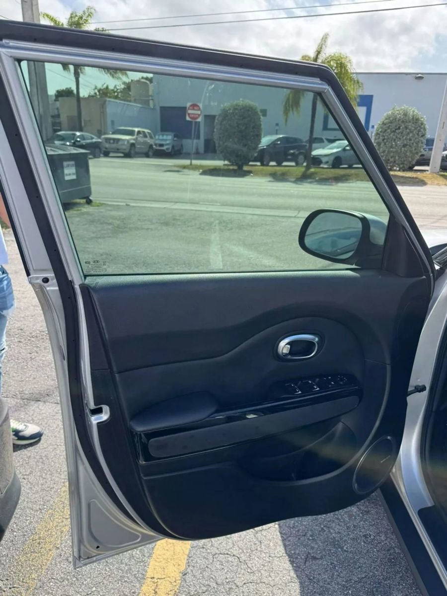 Used 2018 Kia Soul + w/ Audio Package image 15