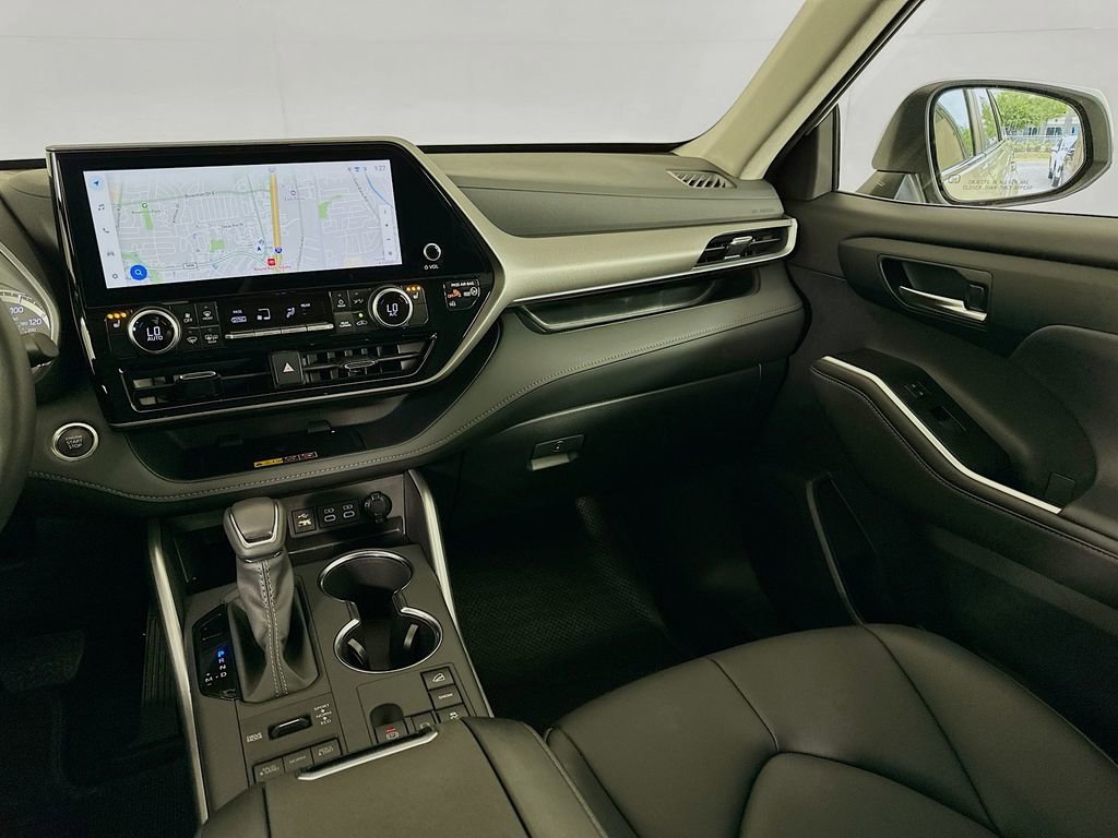 Certified 2026 Toyota Highlander XLE image 24