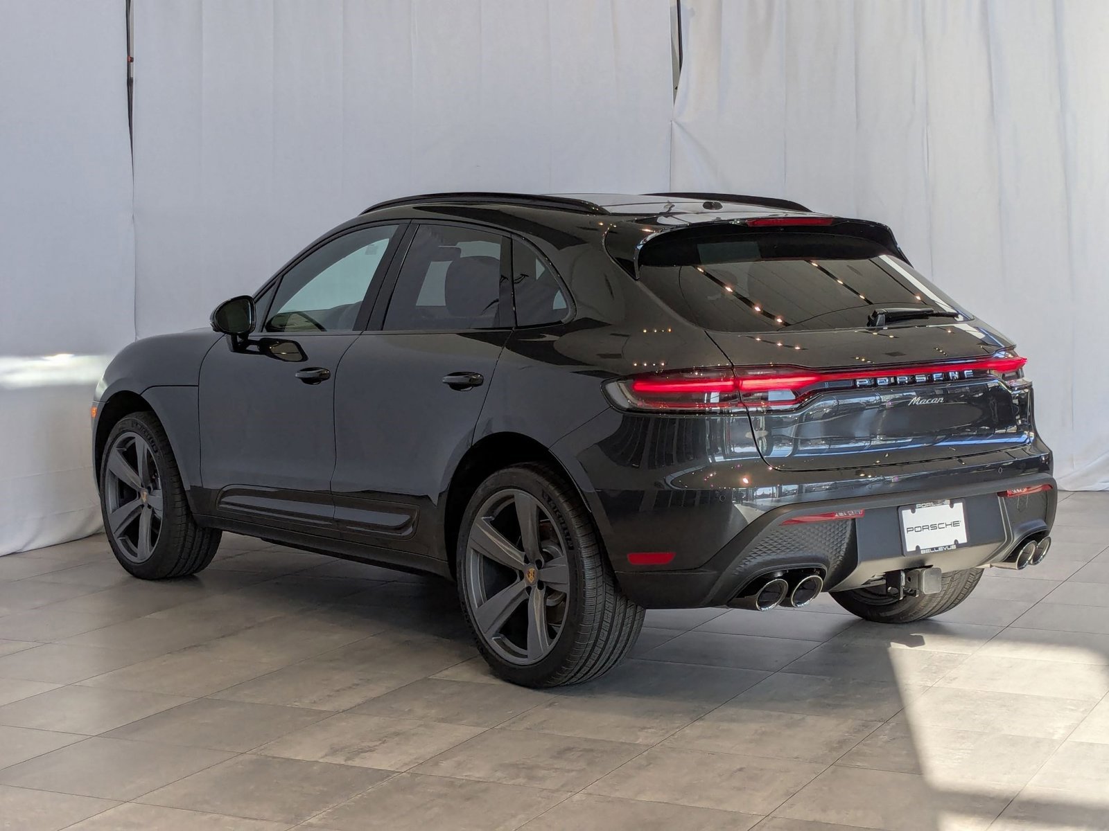 Used 2025 Porsche Macan image 3