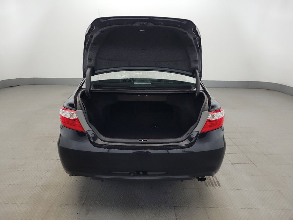 Used 2016 Toyota Camry SE w/ Moonroof Package FWD image 29