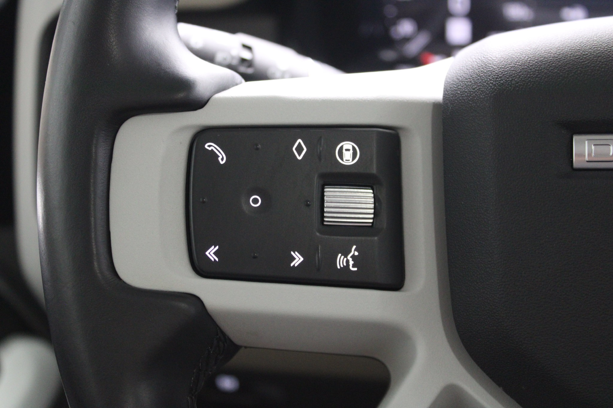 Used 2024 Land Rover Defender 130 X-Dynamic SE AWD/4WD image 42