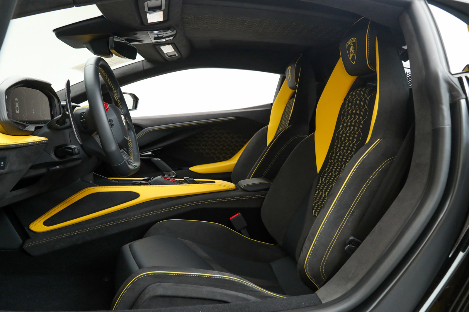 Used 2024 Lamborghini Revuelto image 24