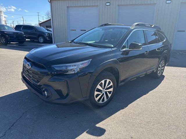 Used 2023 Subaru Outback Premium image 7