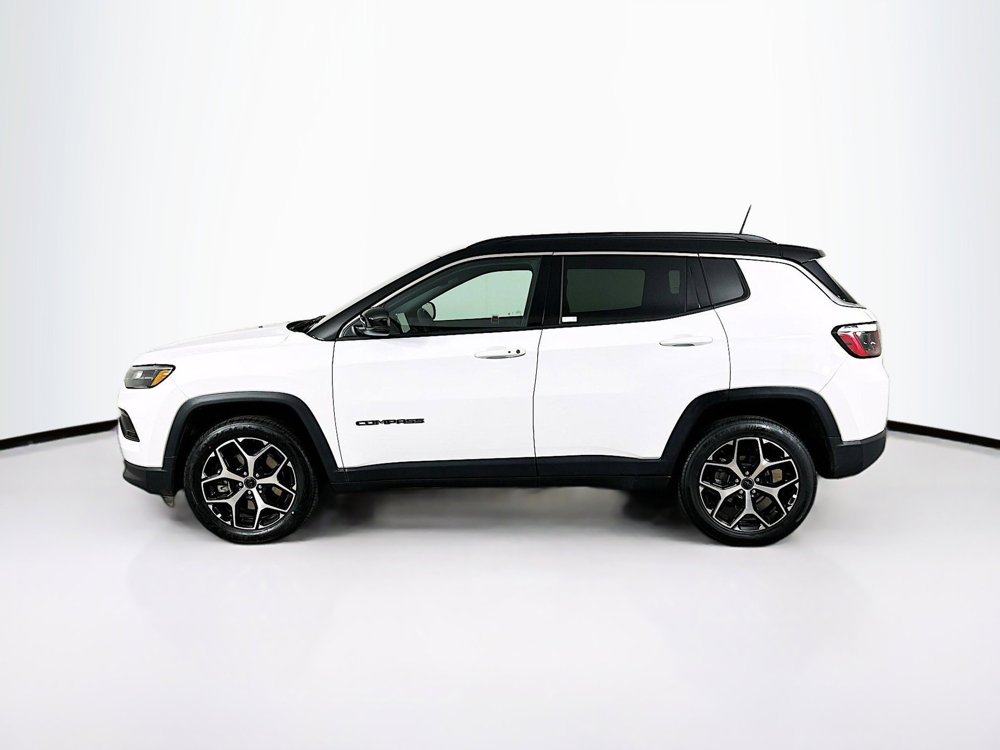 Used 2025 Jeep Compass Limited image 4