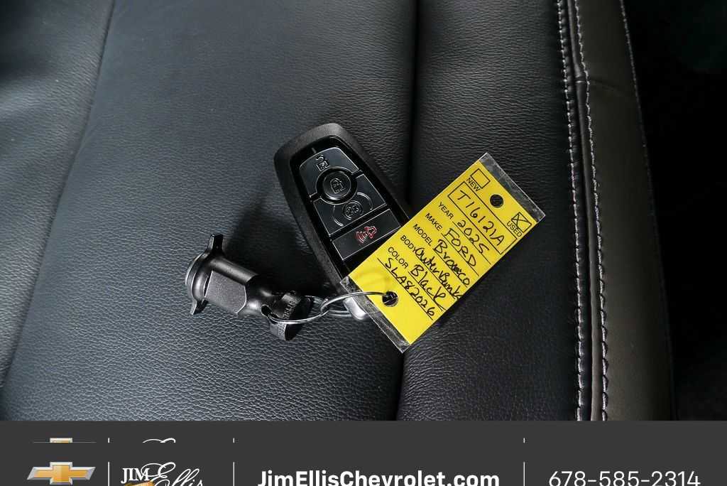 Used 2025 Ford Bronco Outer Banks image 25