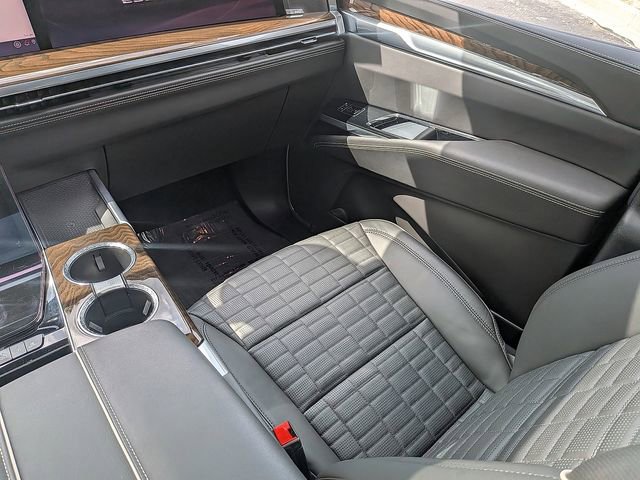 Used 2025 Cadillac Escalade ESV Premium Luxury Platinum w/ LPO, Floor Liner Package AWD/4WD image 17