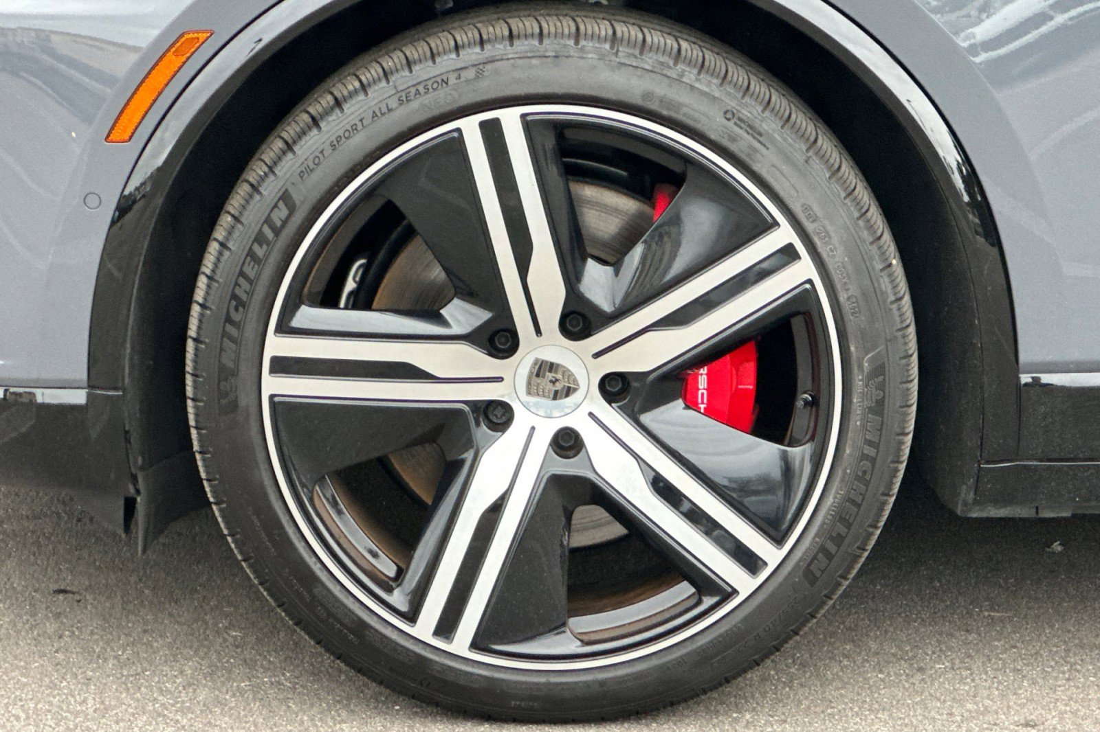 Used 2025 Porsche Macan Turbo Electric w/ Premium Package image 27