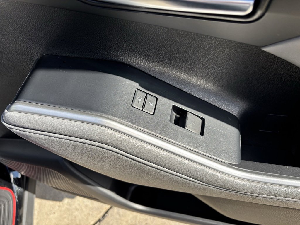 Used 2022 Toyota Highlander XLE image 32