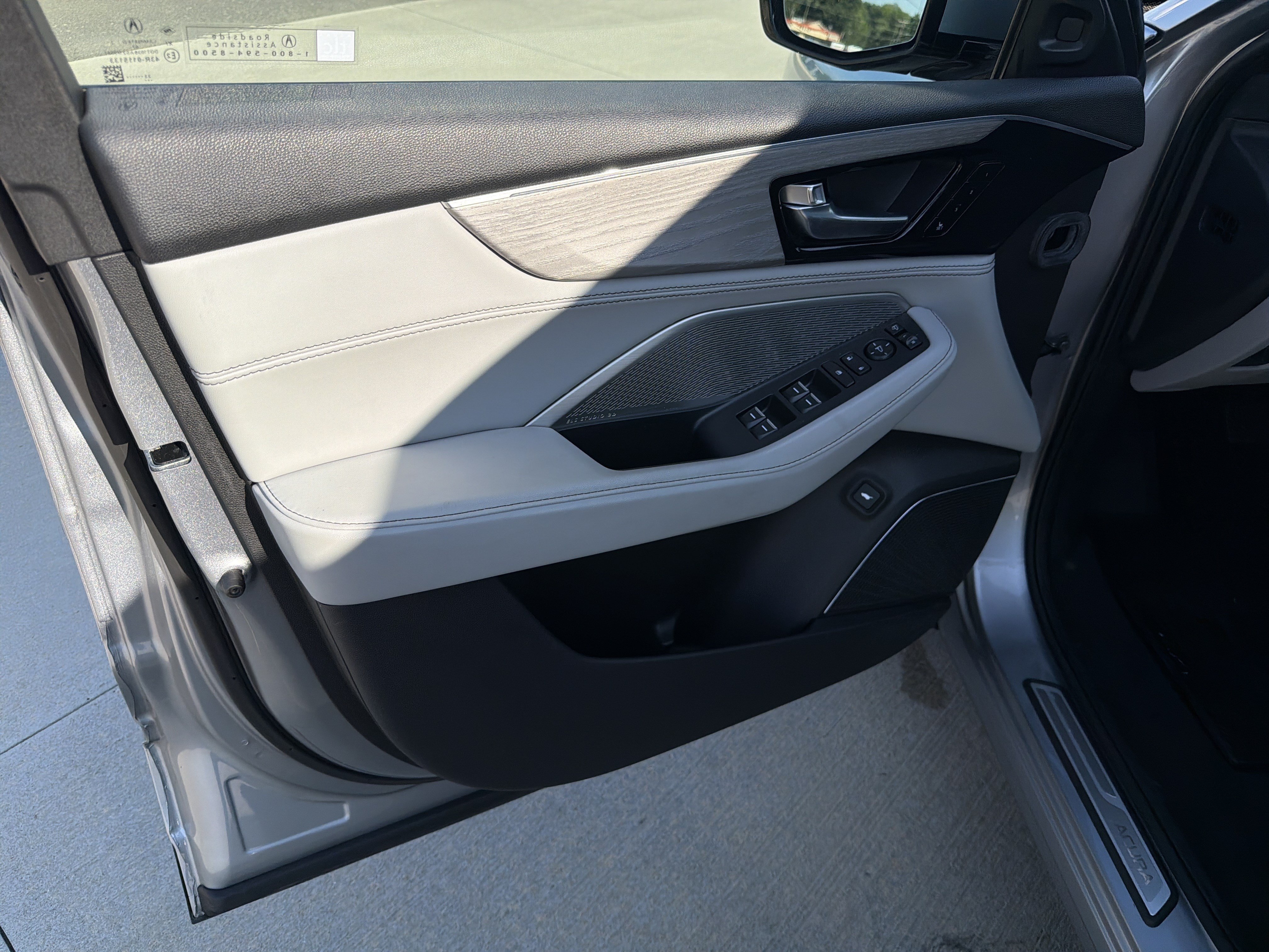 Used 2024 Acura MDX SH-AWD w/ Advance Package image 8