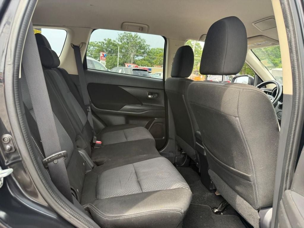 Used 2018 Mitsubishi Outlander SE FWD image 10