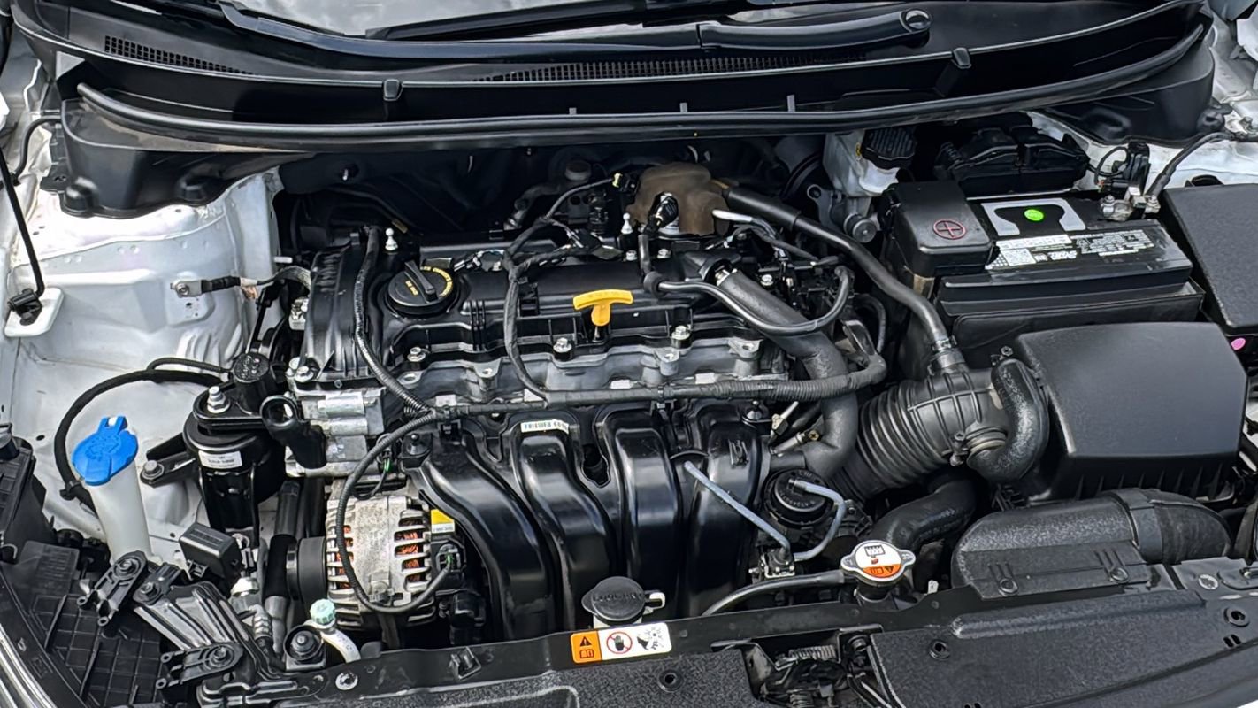 Used 2017 Hyundai Elantra GT image 30