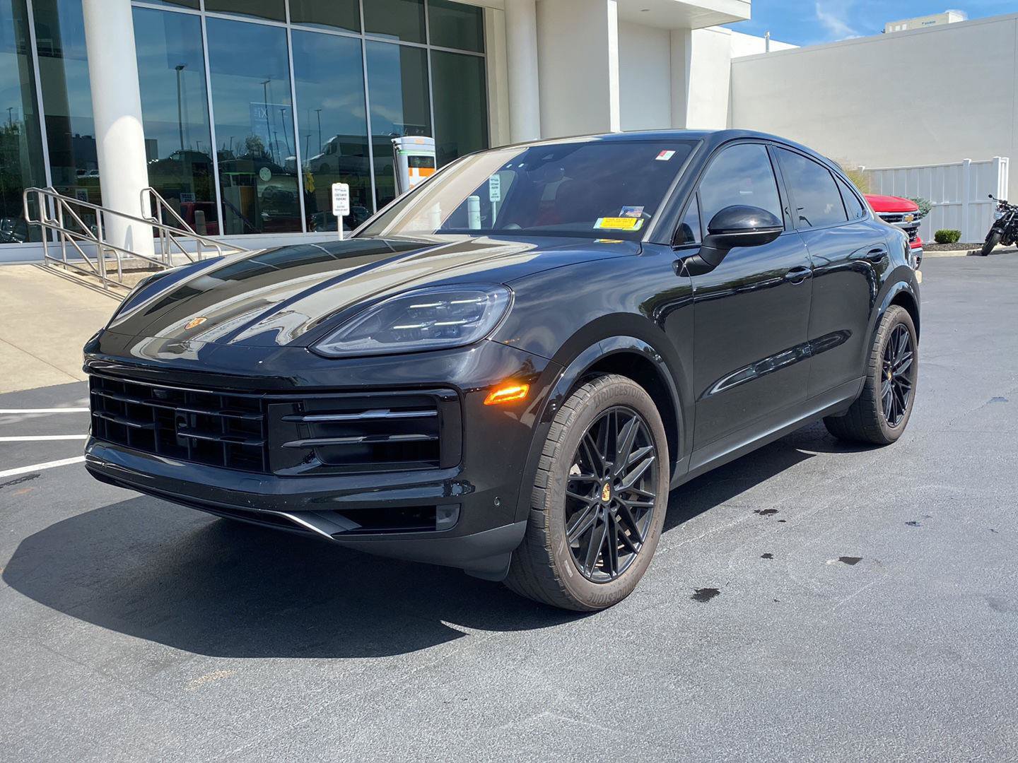 Used 2024 Porsche Cayenne Coupe AWD/4WD image 6