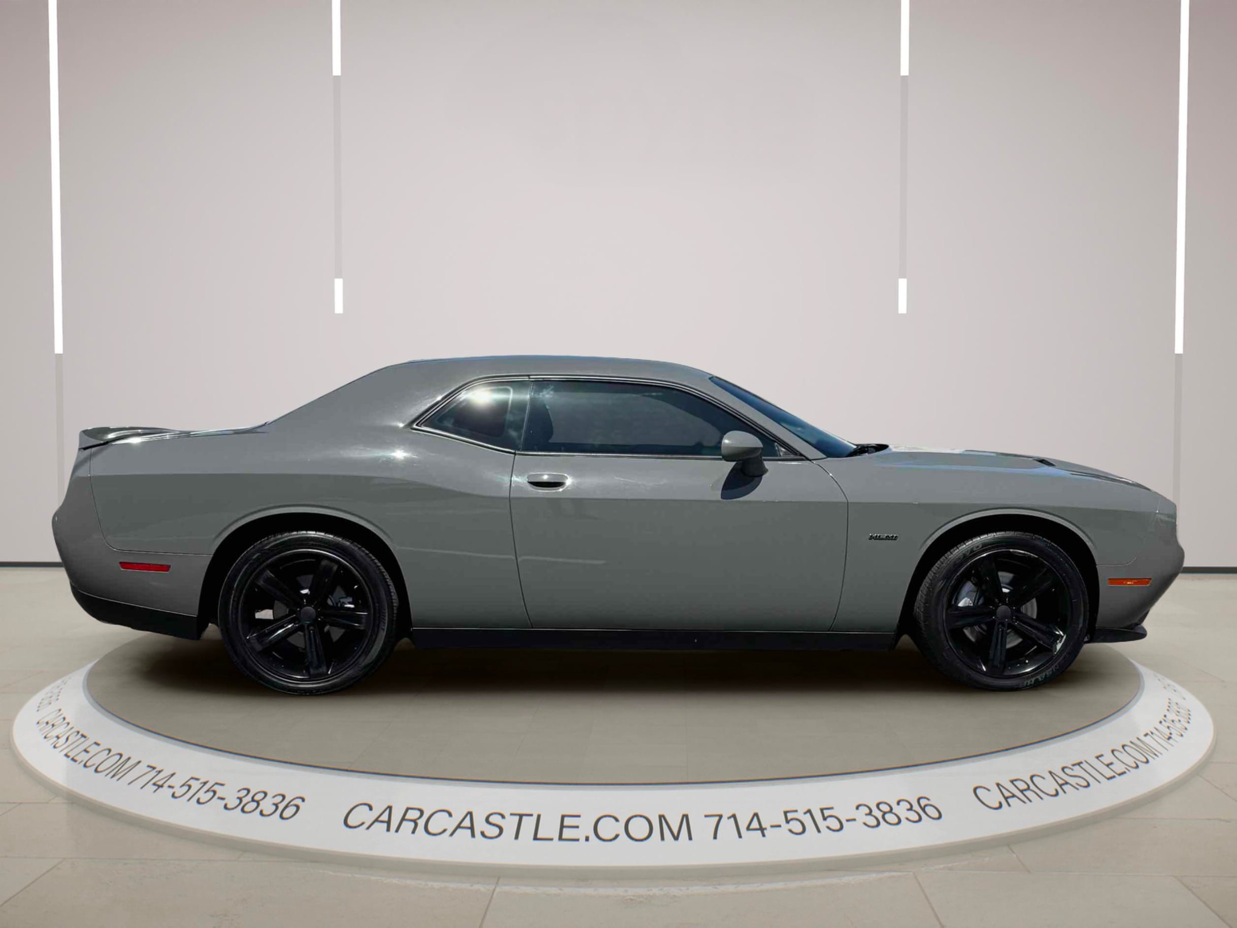 Used 2018 Dodge Challenger R/T RWD image 6