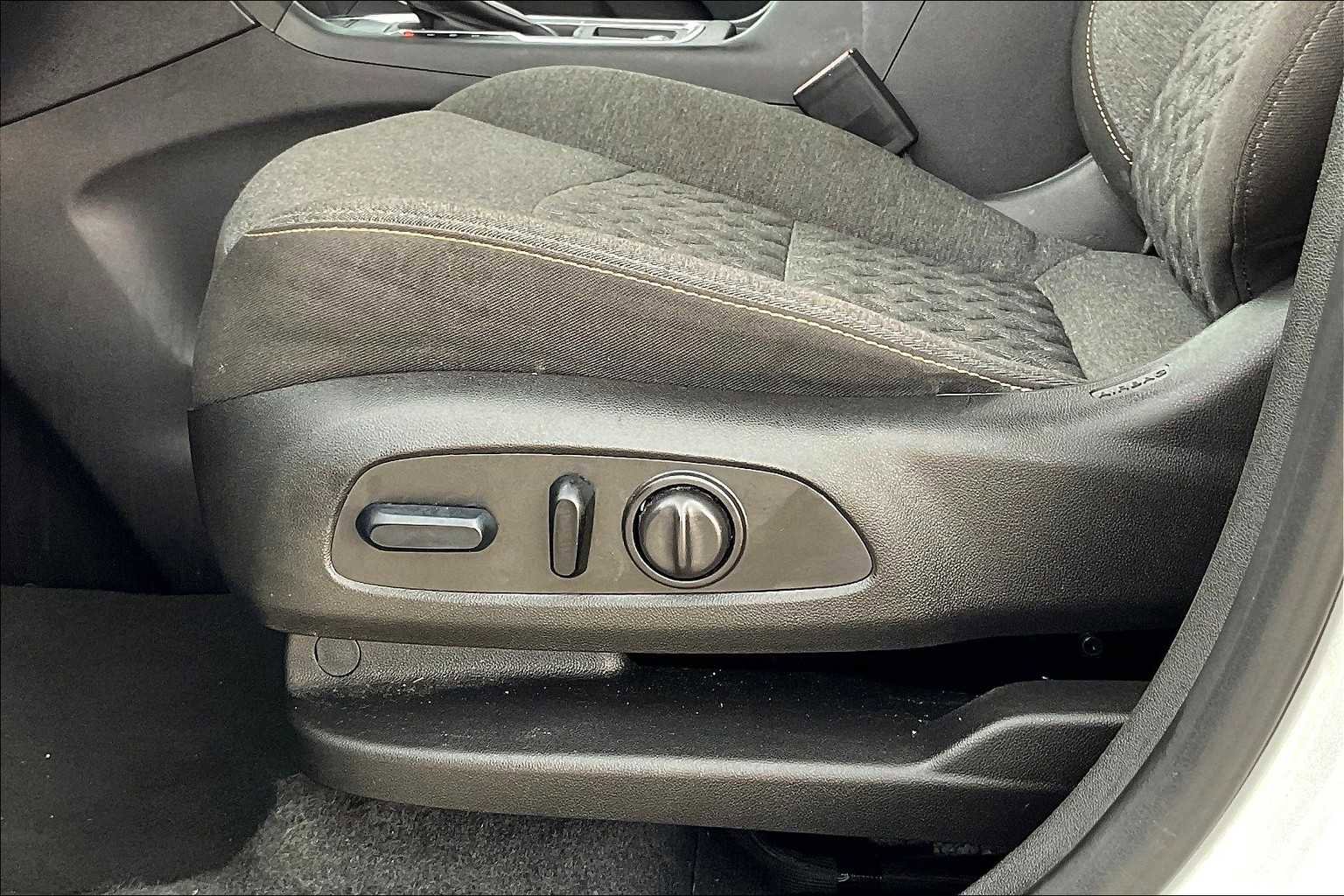 Used 2024 Chevrolet Equinox LT image 63