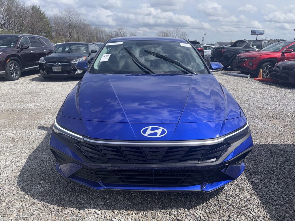 Used 2025 Hyundai Elantra SE image 5