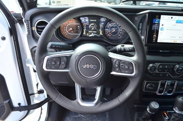 New 2026 Jeep Wrangler Unlimited Sahara AWD/4WD image 16