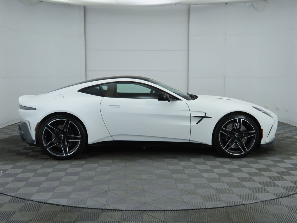 Used 2025 Aston Martin V8 Vantage Coupe image 4