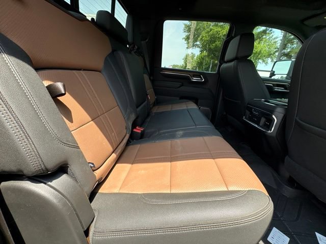 Used 2024 Chevrolet Silverado 3500 High Country w/ High Country Premium Package AWD/4WD image 6