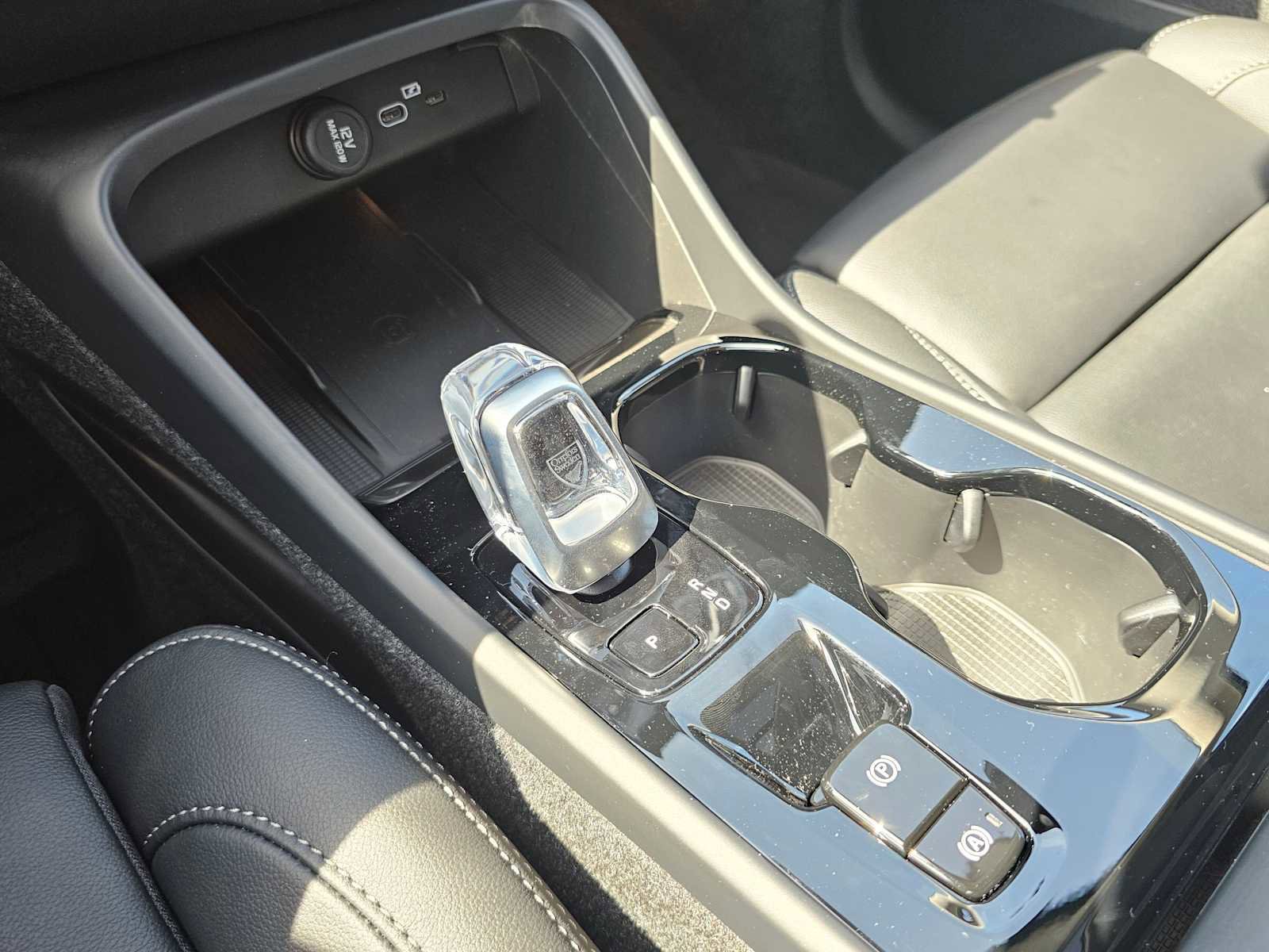 New 2025 Volvo XC40 B5 Ultra w/ Protection Package Premier image 23