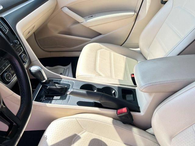 Used 2017 Volkswagen Passat 1.8T R-Line FWD image 29