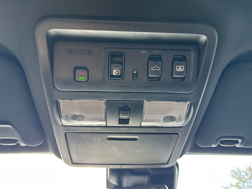 Used 2024 Nissan Titan PRO-4X w/ Pro-4x Convenience Package image 35