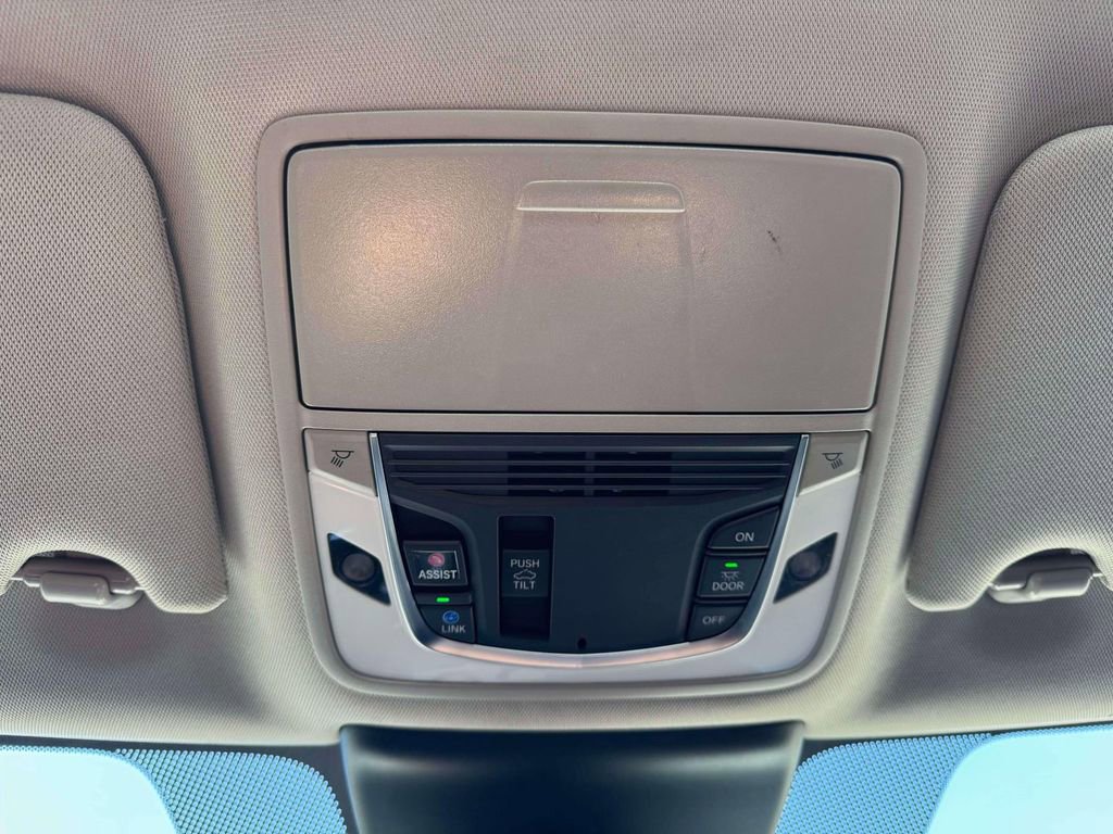 Used 2023 Acura TLX FWD image 34