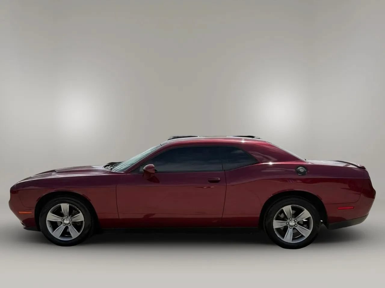 Used 2019 Dodge Challenger SXT RWD image 4