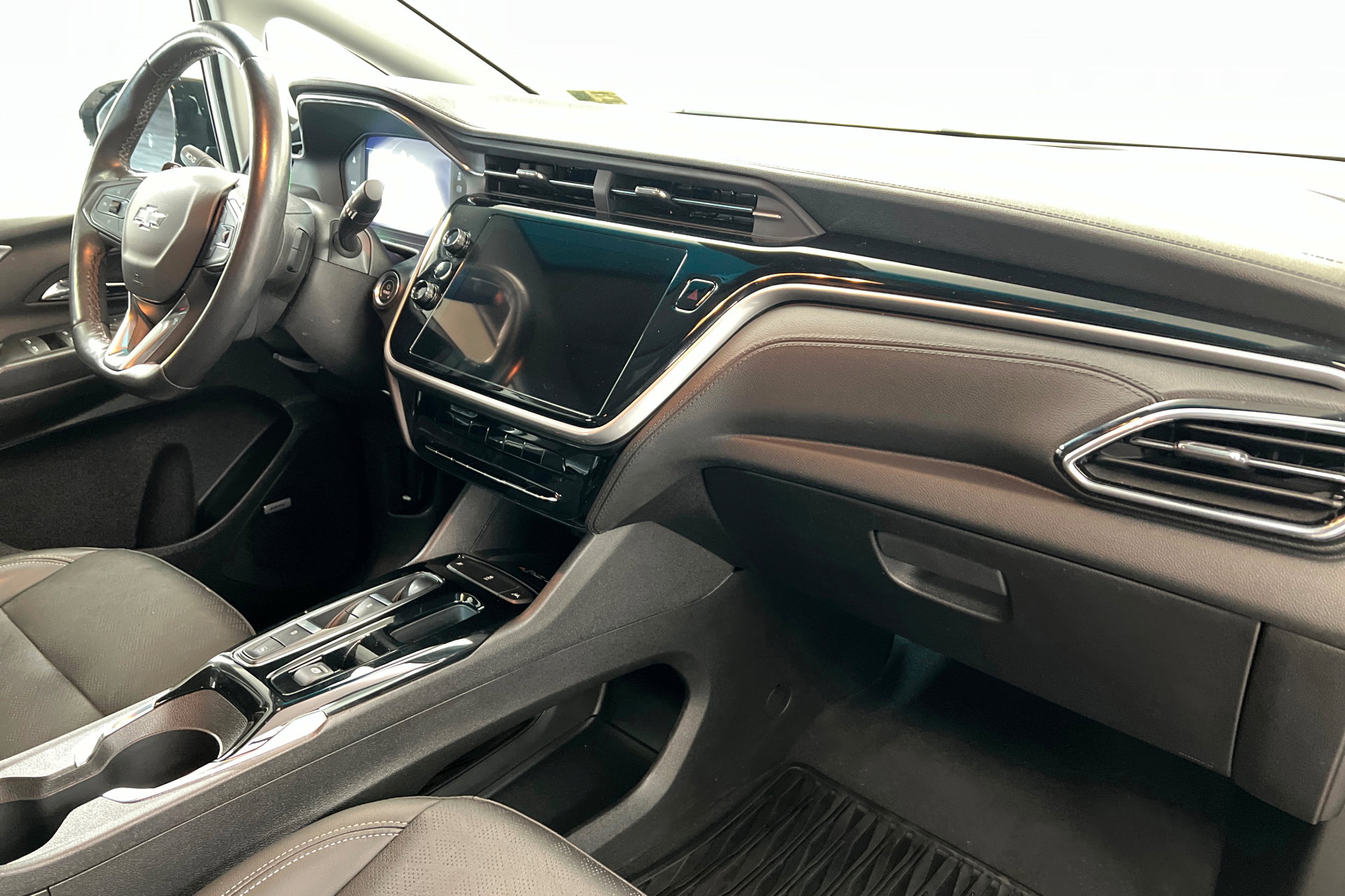 Certified 2023 Chevrolet Bolt LT w/ Infotainment Package image 25