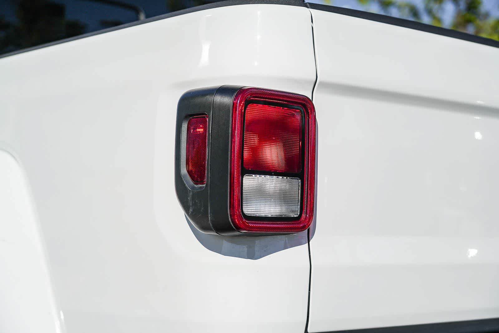 Used 2023 Jeep Gladiator Sport AWD/4WD image 7