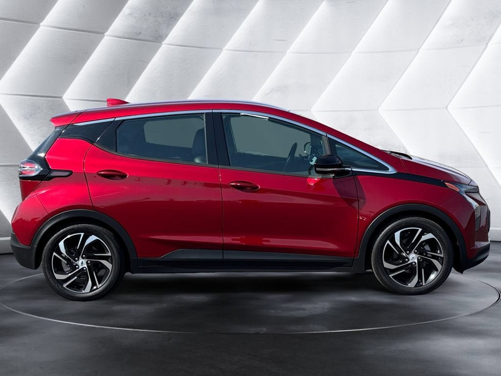 Certified 2022 Chevrolet Bolt LT w/ Infotainment Package FWD image 6