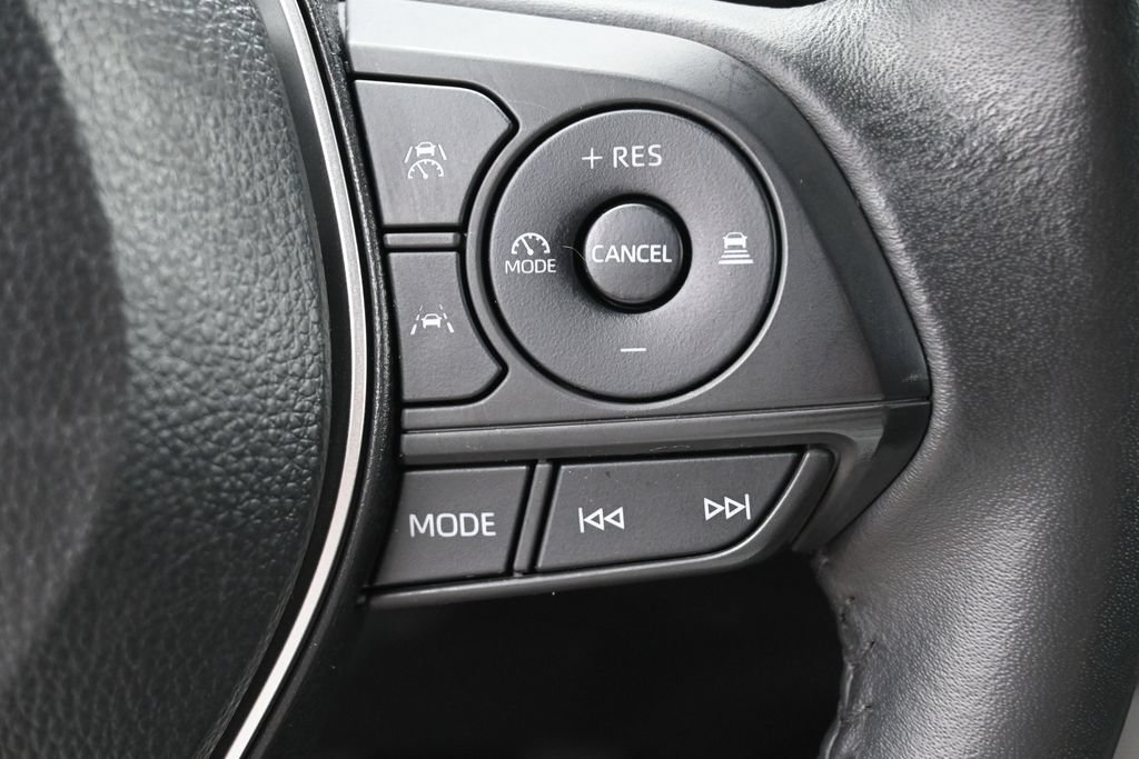 Used 2025 Toyota Corolla Cross LE FWD image 16