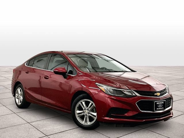 Used 2018 Chevrolet Cruze LT w/ Convenience Package FWD image 2