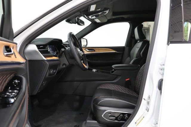 Used 2023 Jeep Grand Cherokee L Summit AWD/4WD image 17