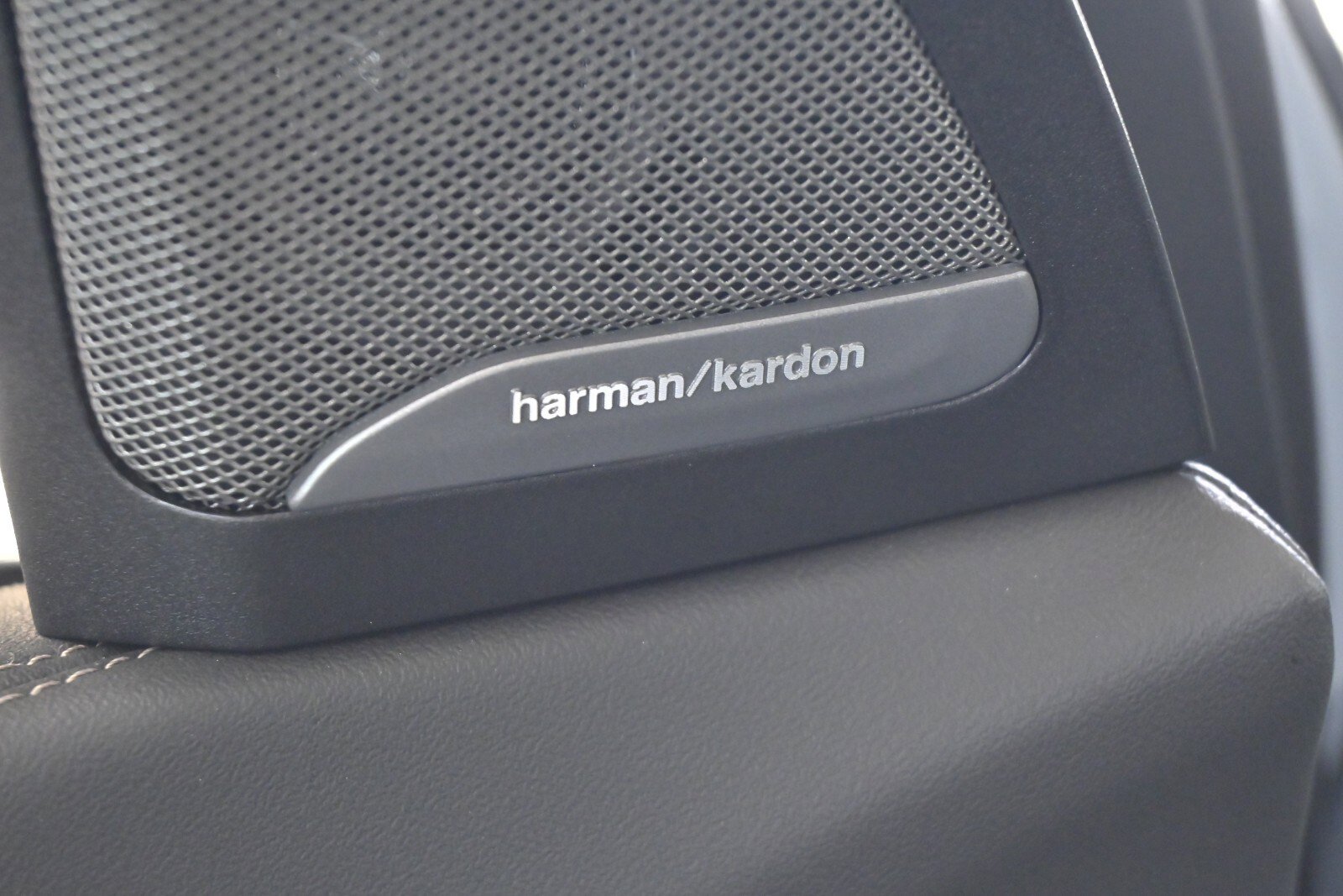 New 2025 BMW X7 M60i w/ Executive Package image 17