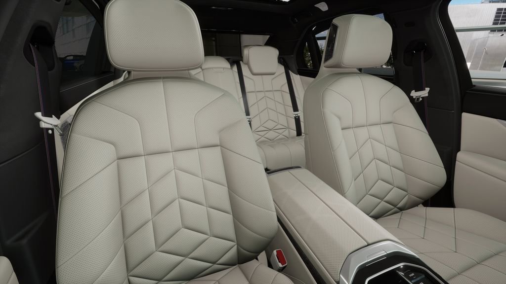 New 2026 BMW i7 xDrive60 w/ Executive Package image 37