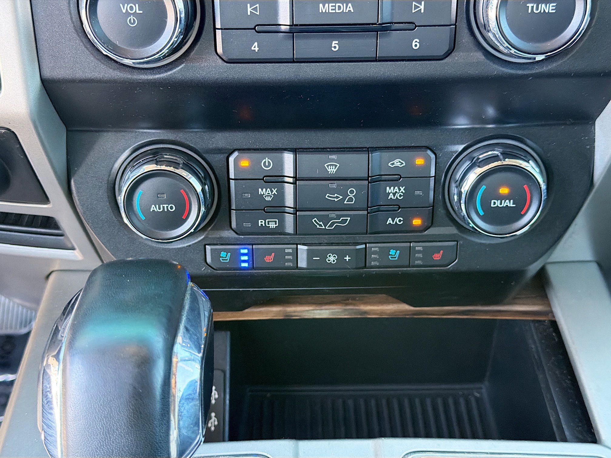 Used 2019 Ford F150 Lariat w/ Trailer Tow Package AWD/4WD image 33