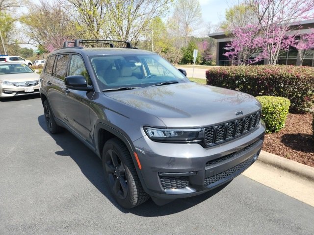 Used 2022 Jeep Grand Cherokee L Limited w/ Black Appearance Package image 3