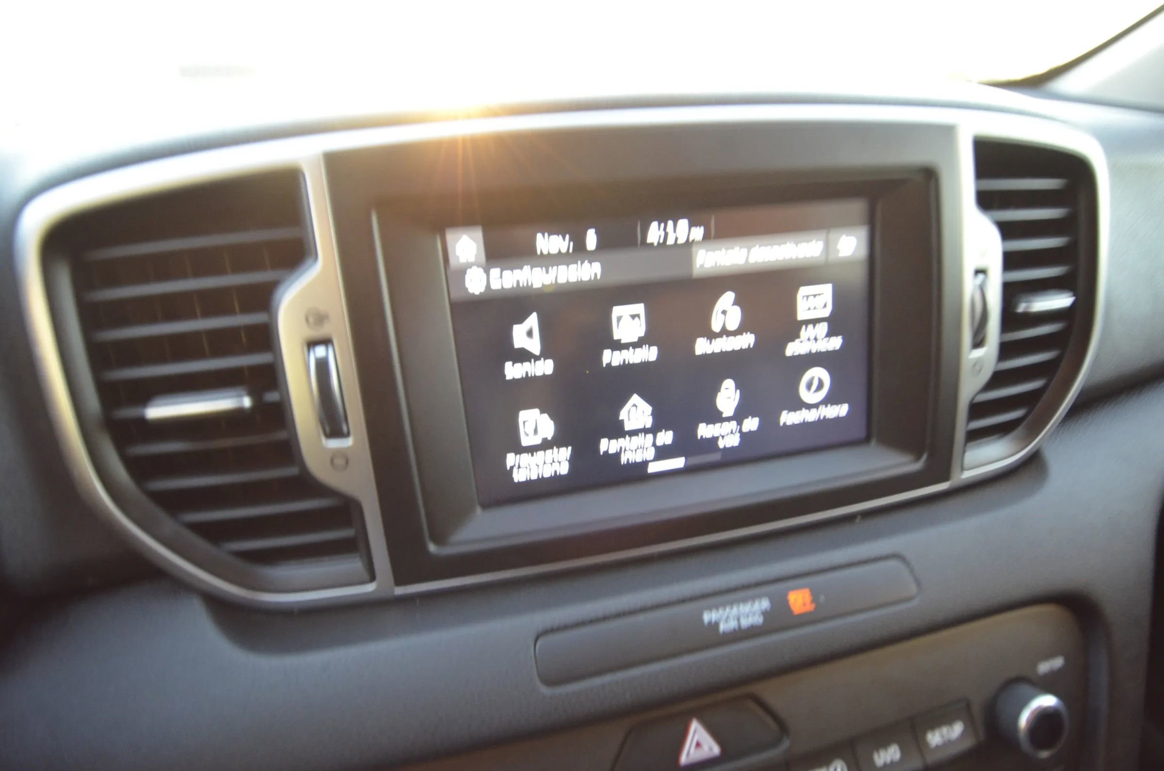 Used 2018 Kia Sportage LX w/ LX Technology Package image 32