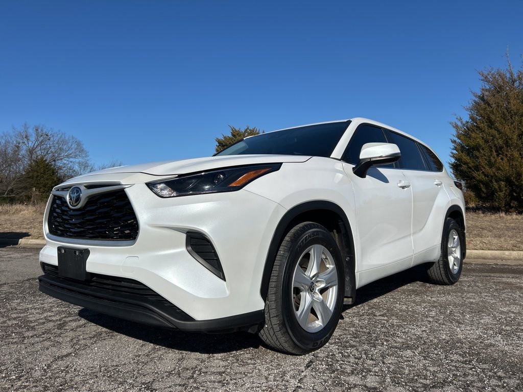 Used 2023 Toyota Highlander L image 1