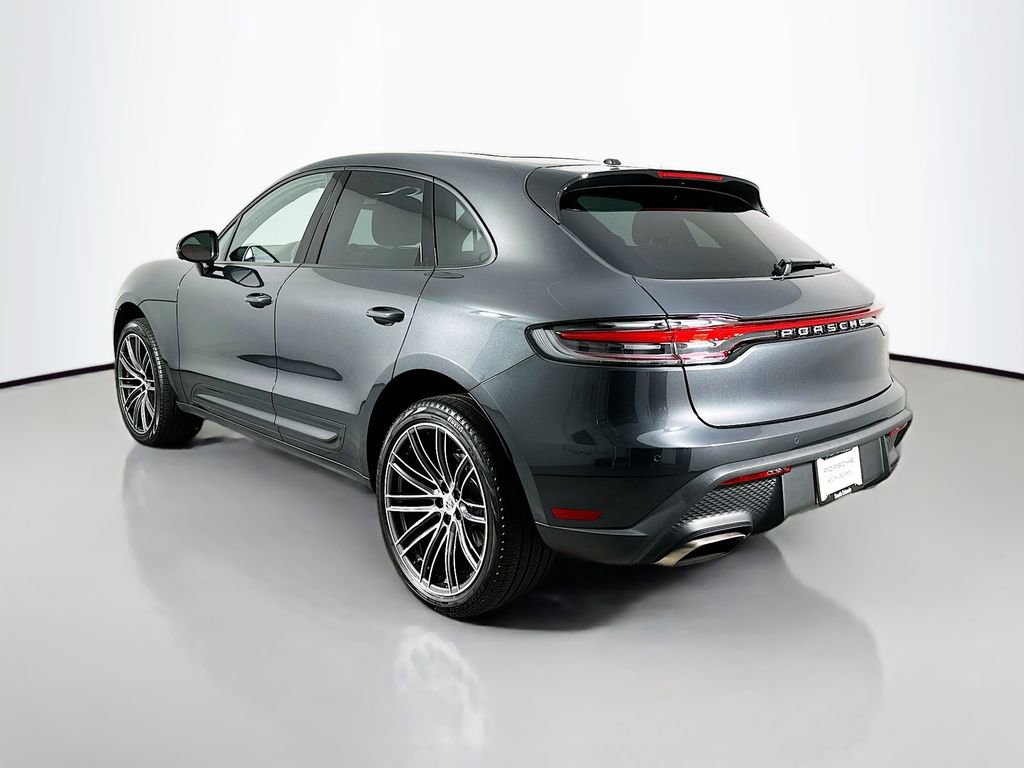 Used 2025 Porsche Macan image 3