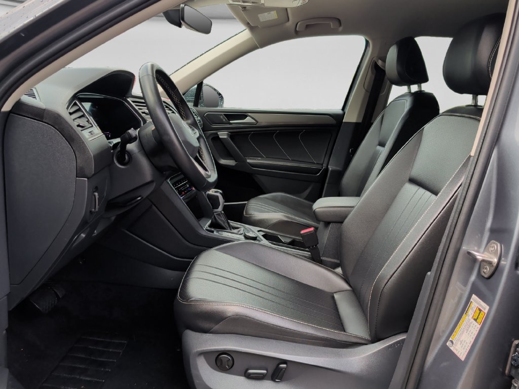 Used 2024 Volkswagen Tiguan SE AWD/4WD image 16
