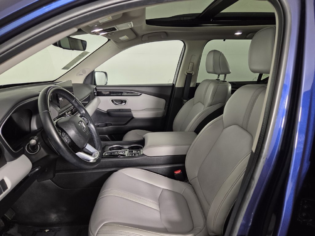Used 2025 Honda Pilot Touring image 8
