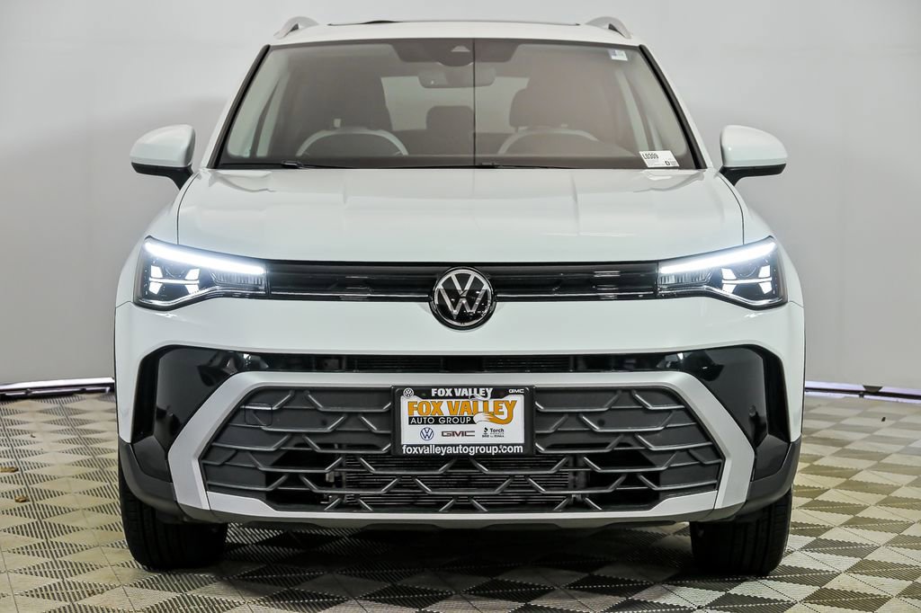 Used 2025 Volkswagen Taos SE w/ Panoramic Sunroof Package AWD/4WD image 4