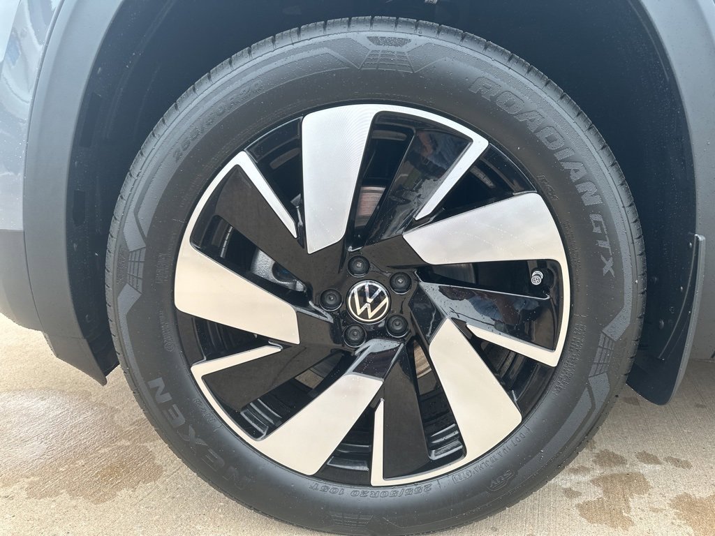 New 2025 Volkswagen Atlas Cross Sport SEL image 9