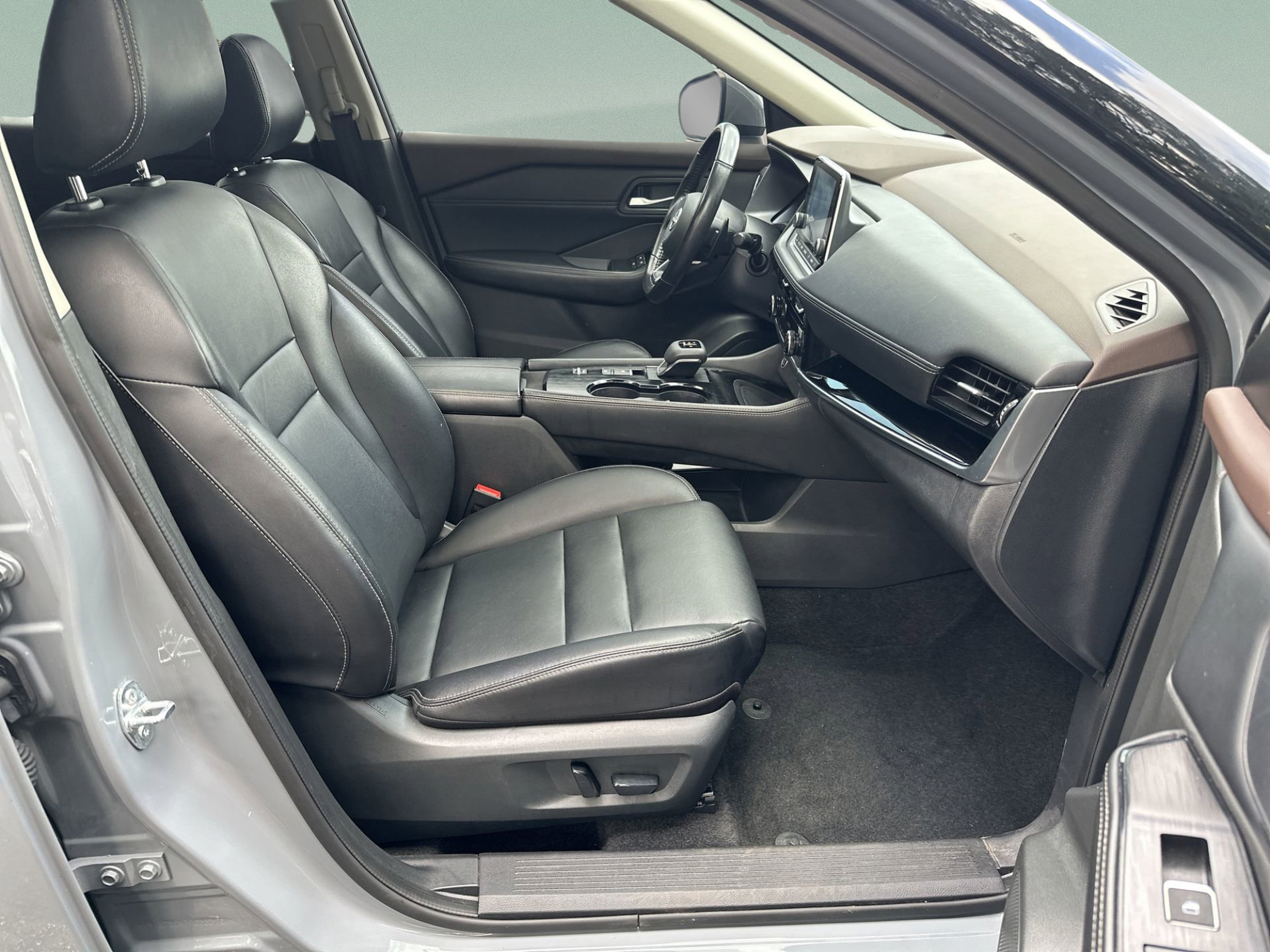 Used 2023 Nissan Rogue SL FWD image 25