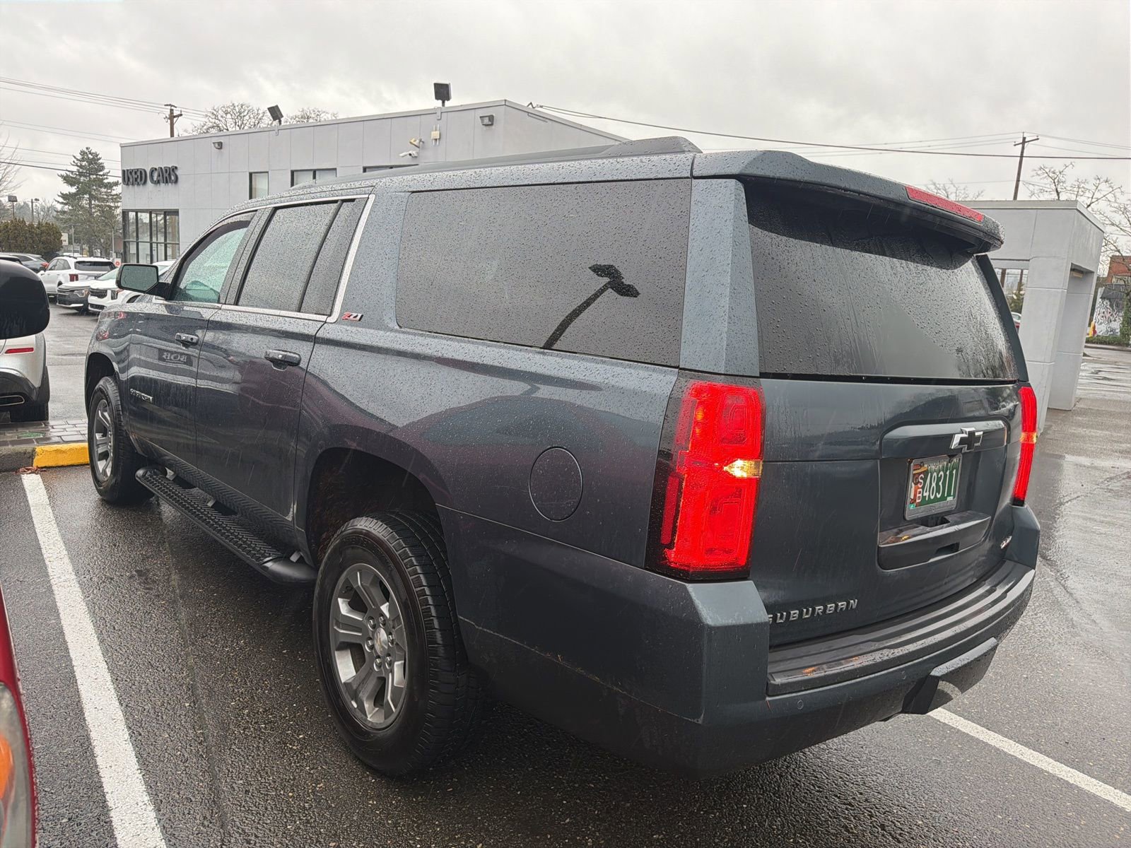 Used 2020 Chevrolet Suburban LT w/ Luxury Package image 4