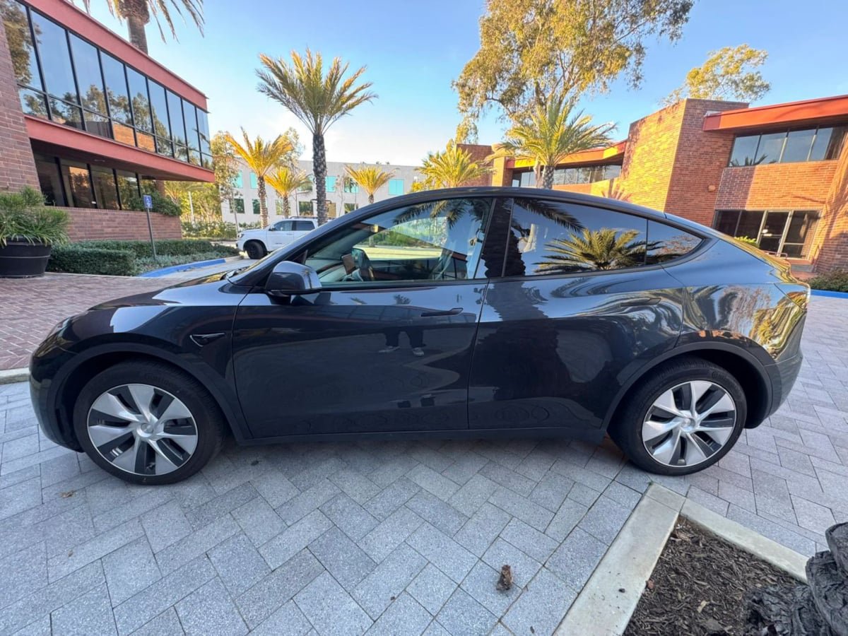 Used 2023 Tesla Model Y Long Range AWD/4WD image 9