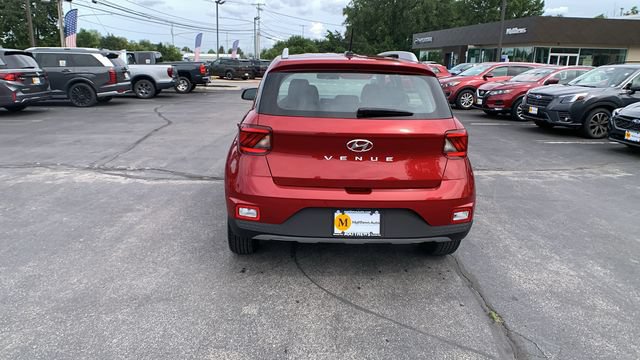 Used 2024 Hyundai Venue SEL FWD image 4